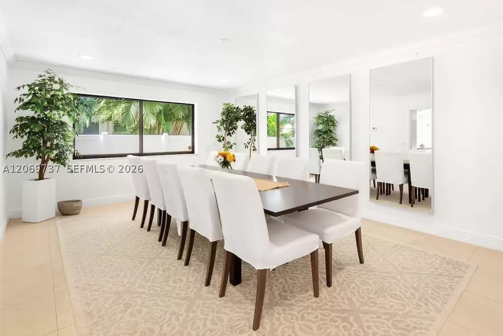 437 Holiday Dr, Hallandale Beach FL 33009