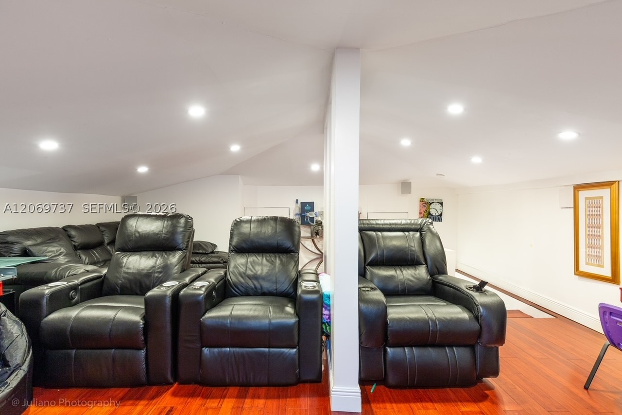 437 Holiday Dr, Hallandale Beach FL 33009