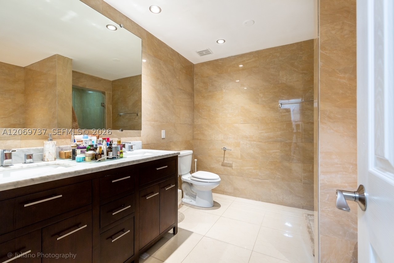 437 Holiday Dr, Hallandale Beach FL 33009