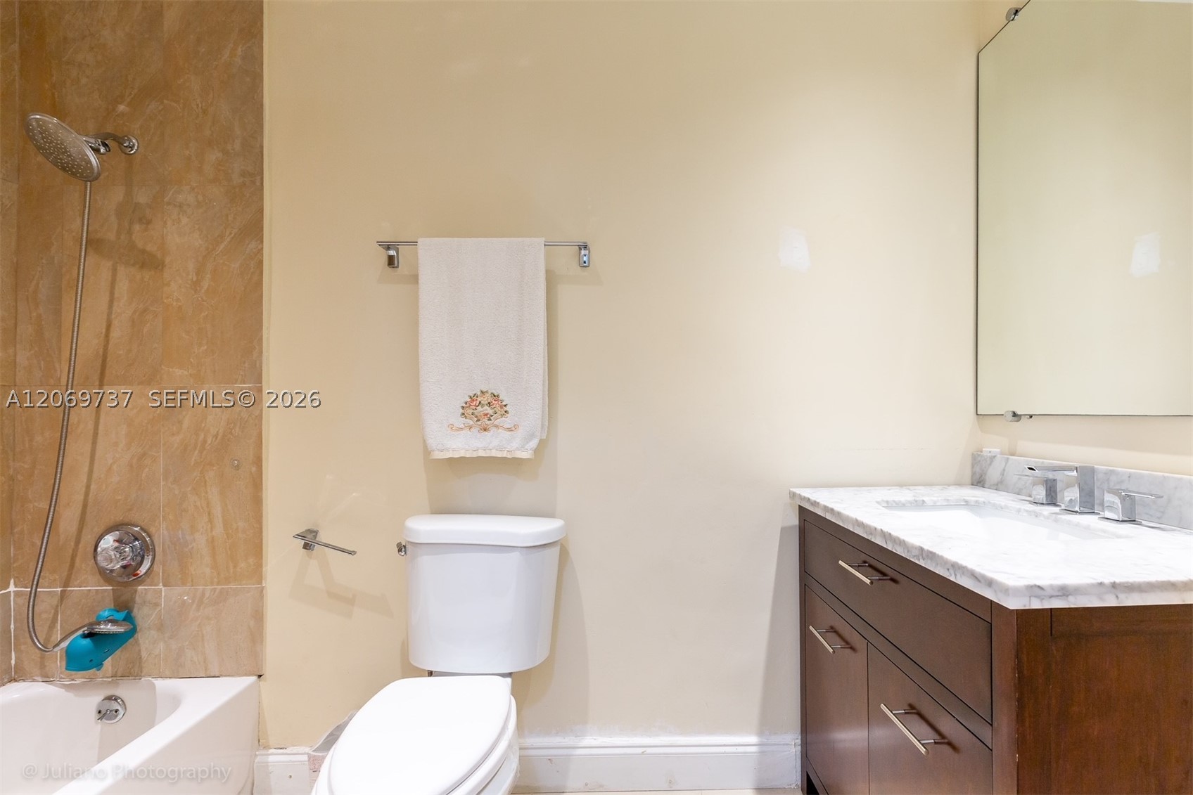 437 Holiday Dr, Hallandale Beach FL 33009