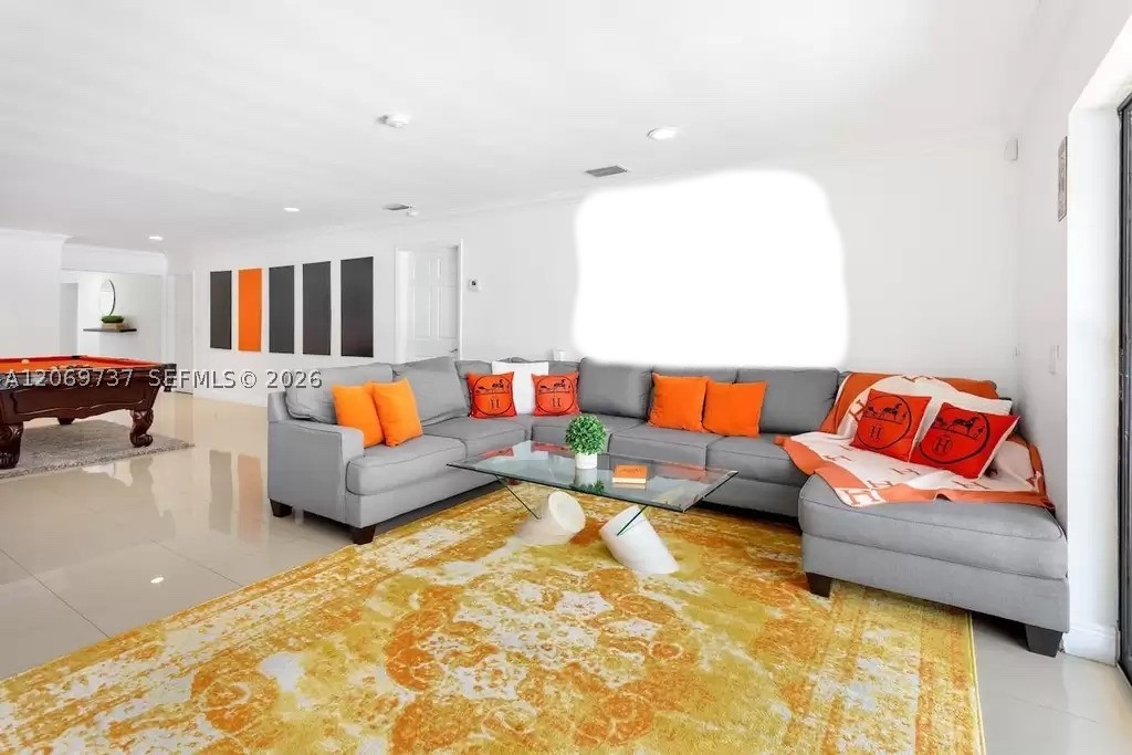 437 Holiday Dr, Hallandale Beach FL 33009
