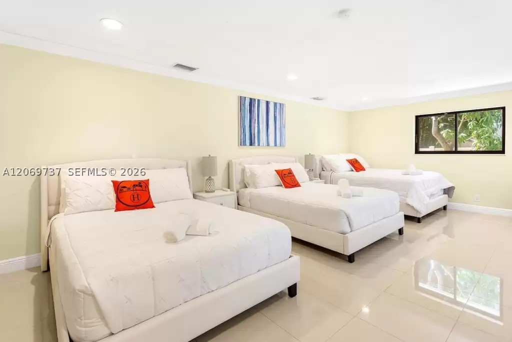 437 Holiday Dr, Hallandale Beach FL 33009