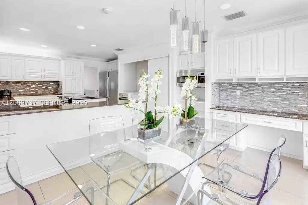 437 Holiday Dr, Hallandale Beach FL 33009