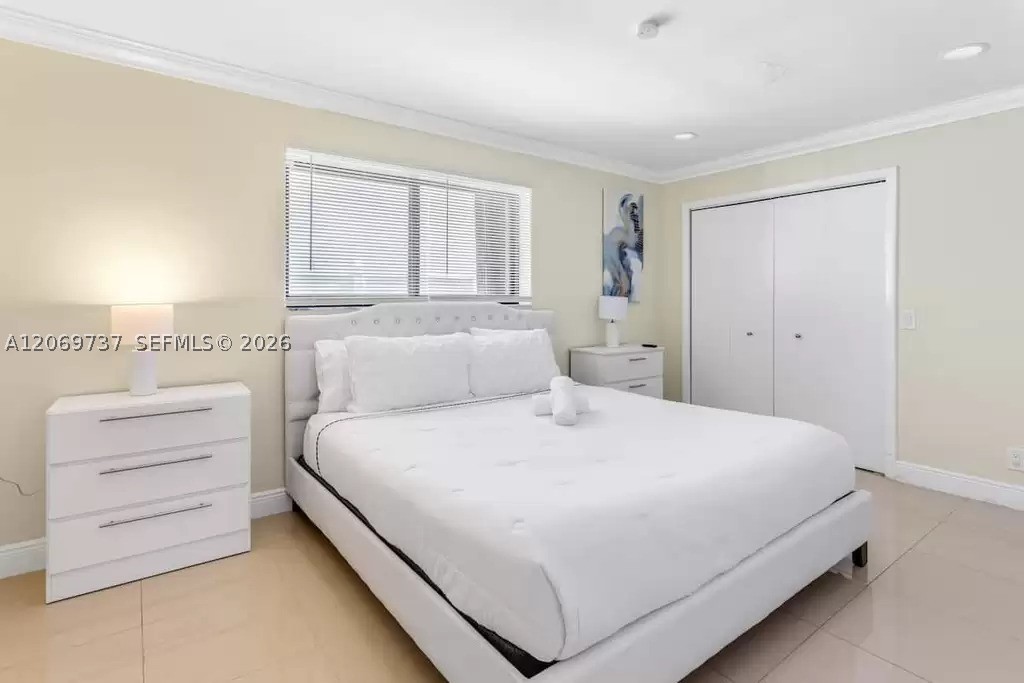437 Holiday Dr, Hallandale Beach FL 33009