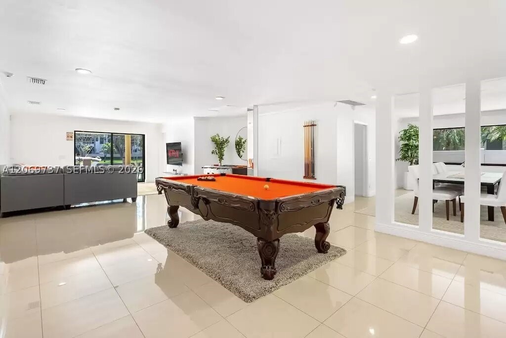 437 Holiday Dr, Hallandale Beach FL 33009