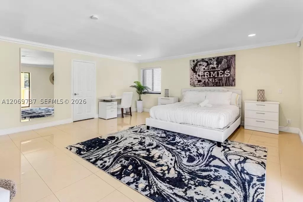 437 Holiday Dr, Hallandale Beach FL 33009