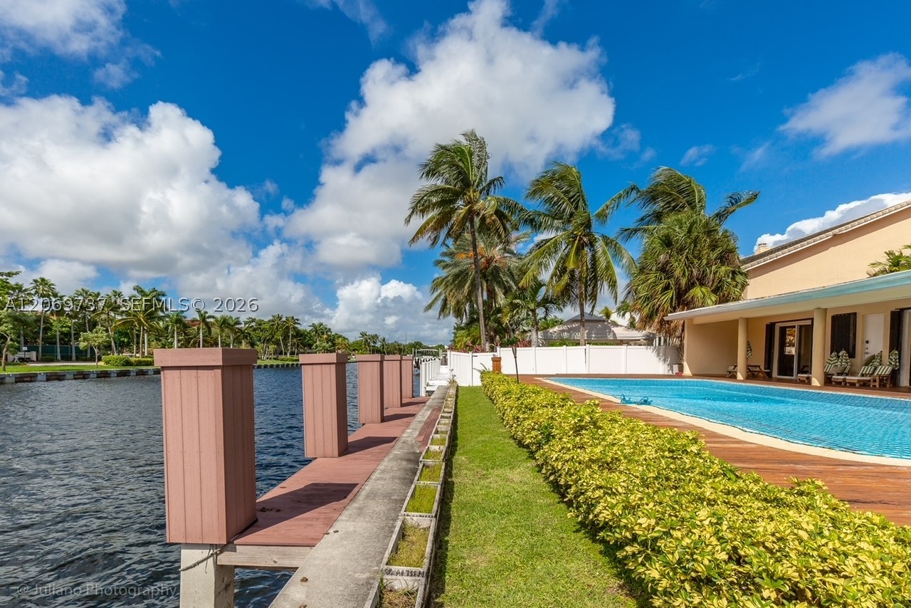 437 Holiday Dr, Hallandale Beach FL 33009
