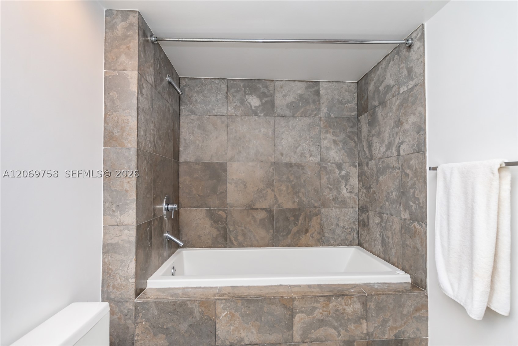 475 Brickell Ave #2908, Miami FL 33131
