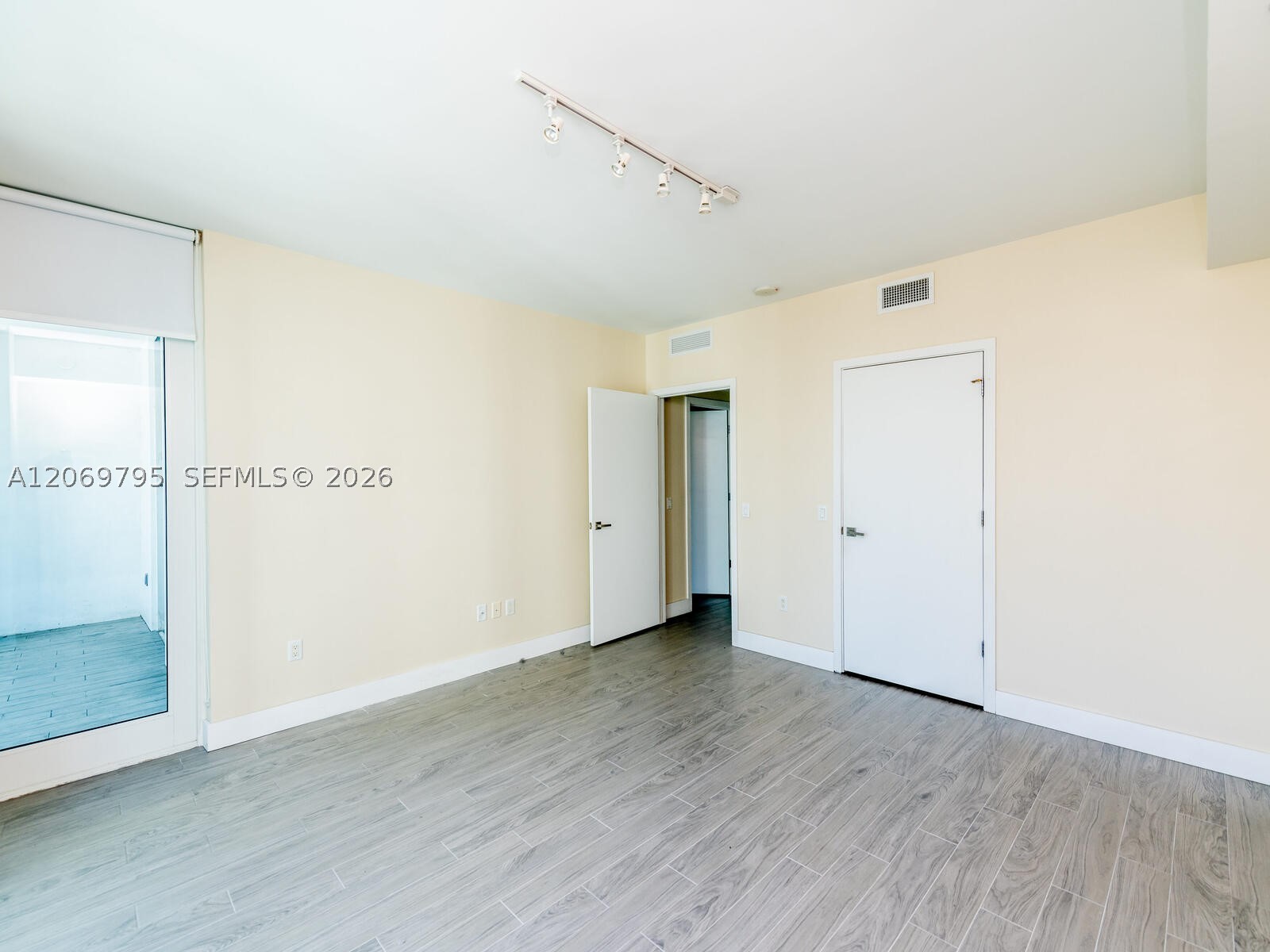 1080 Brickell Ave #2206, Miami FL 33131