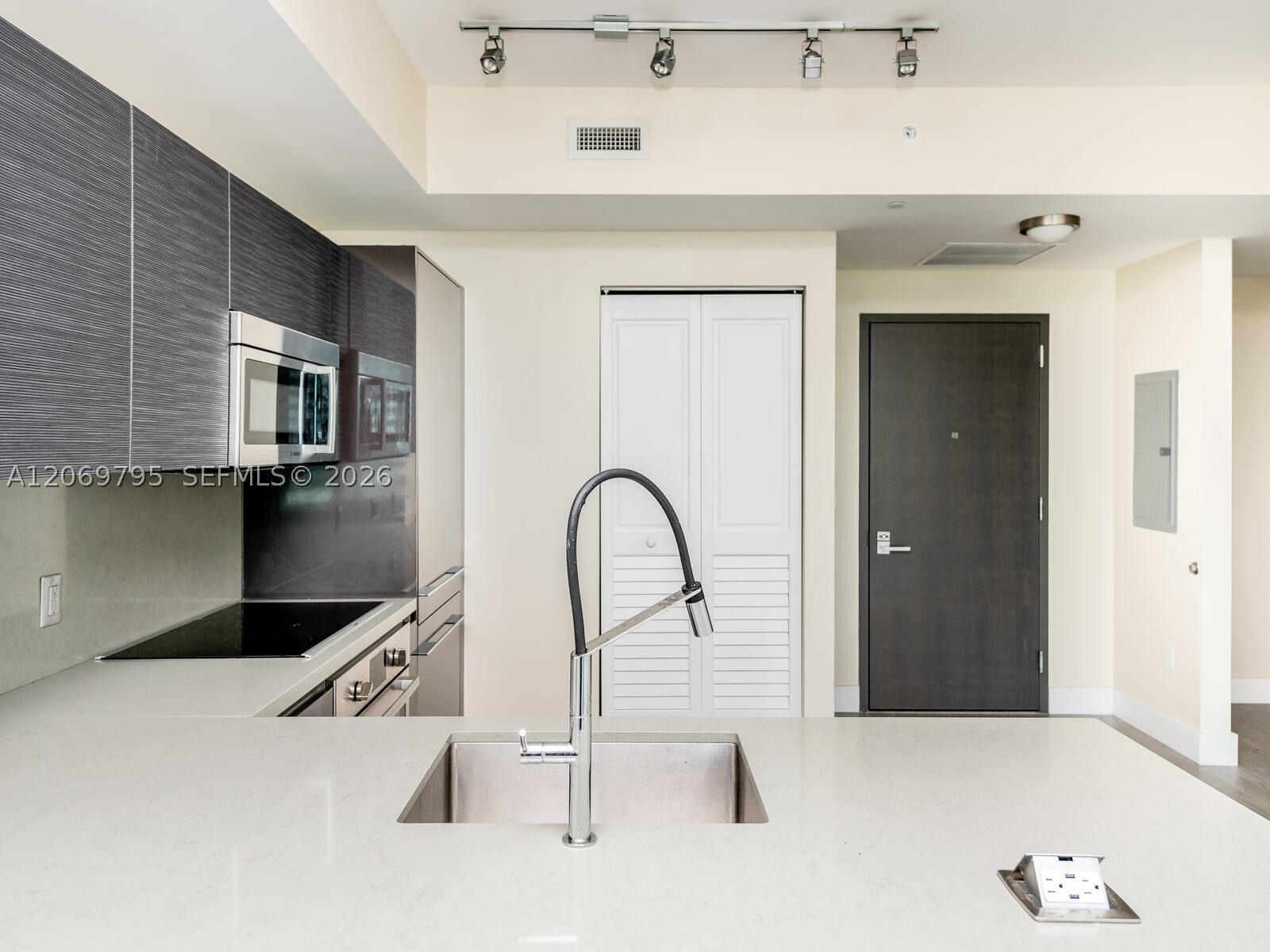 1080 Brickell Ave #2206, Miami FL 33131