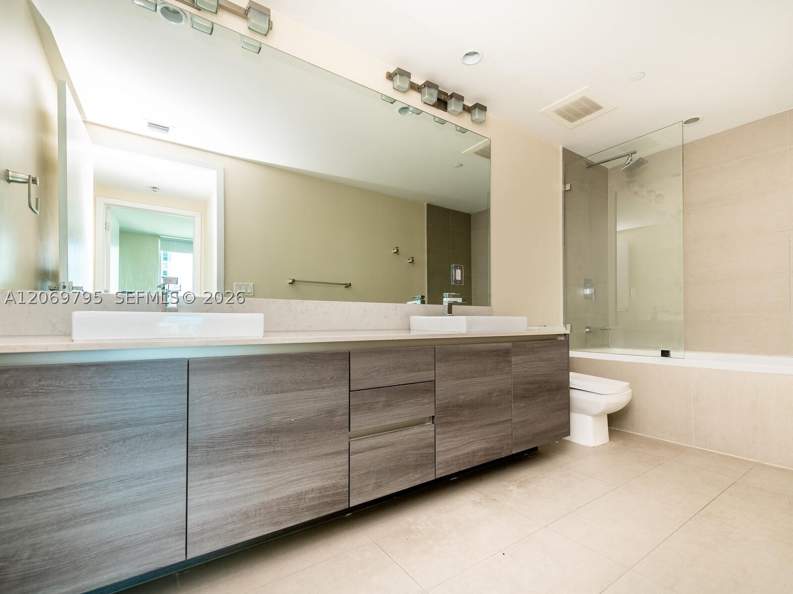 1080 Brickell Ave #2206, Miami FL 33131