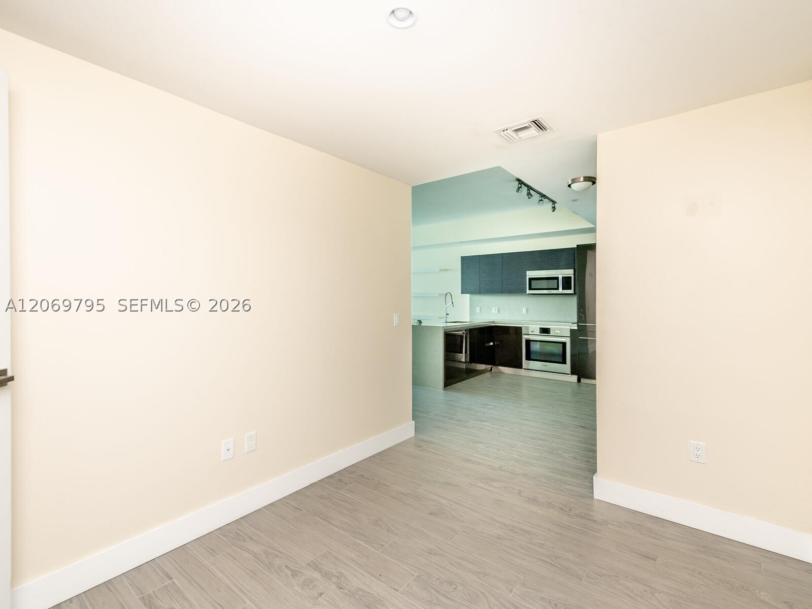 1080 Brickell Ave #2206, Miami FL 33131