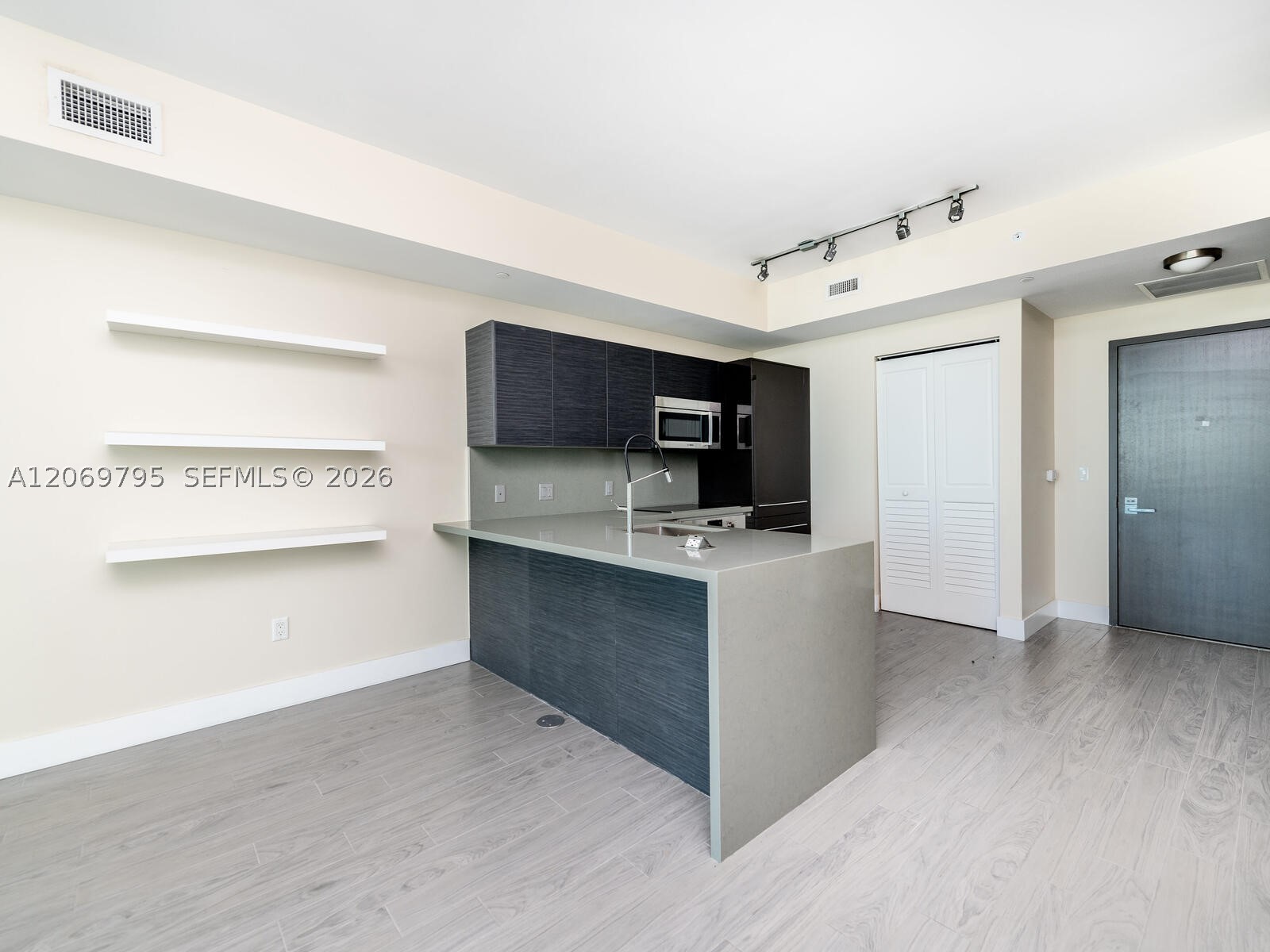 1080 Brickell Ave #2206, Miami FL 33131