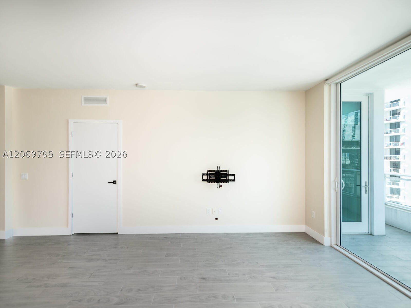1080 Brickell Ave #2206, Miami FL 33131