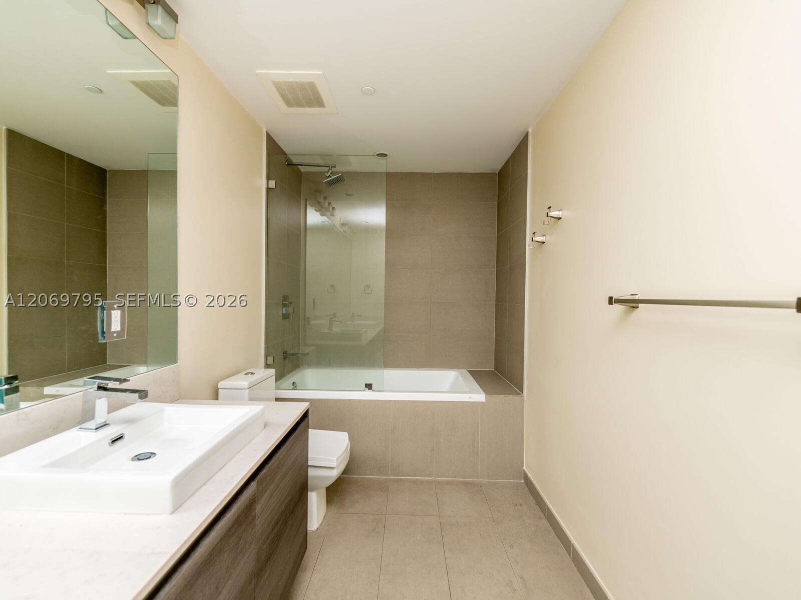 1080 Brickell Ave #2206, Miami FL 33131