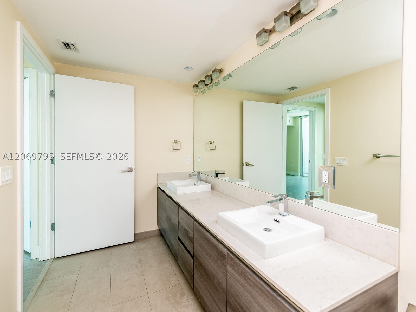 1080 Brickell Ave #2206, Miami FL 33131