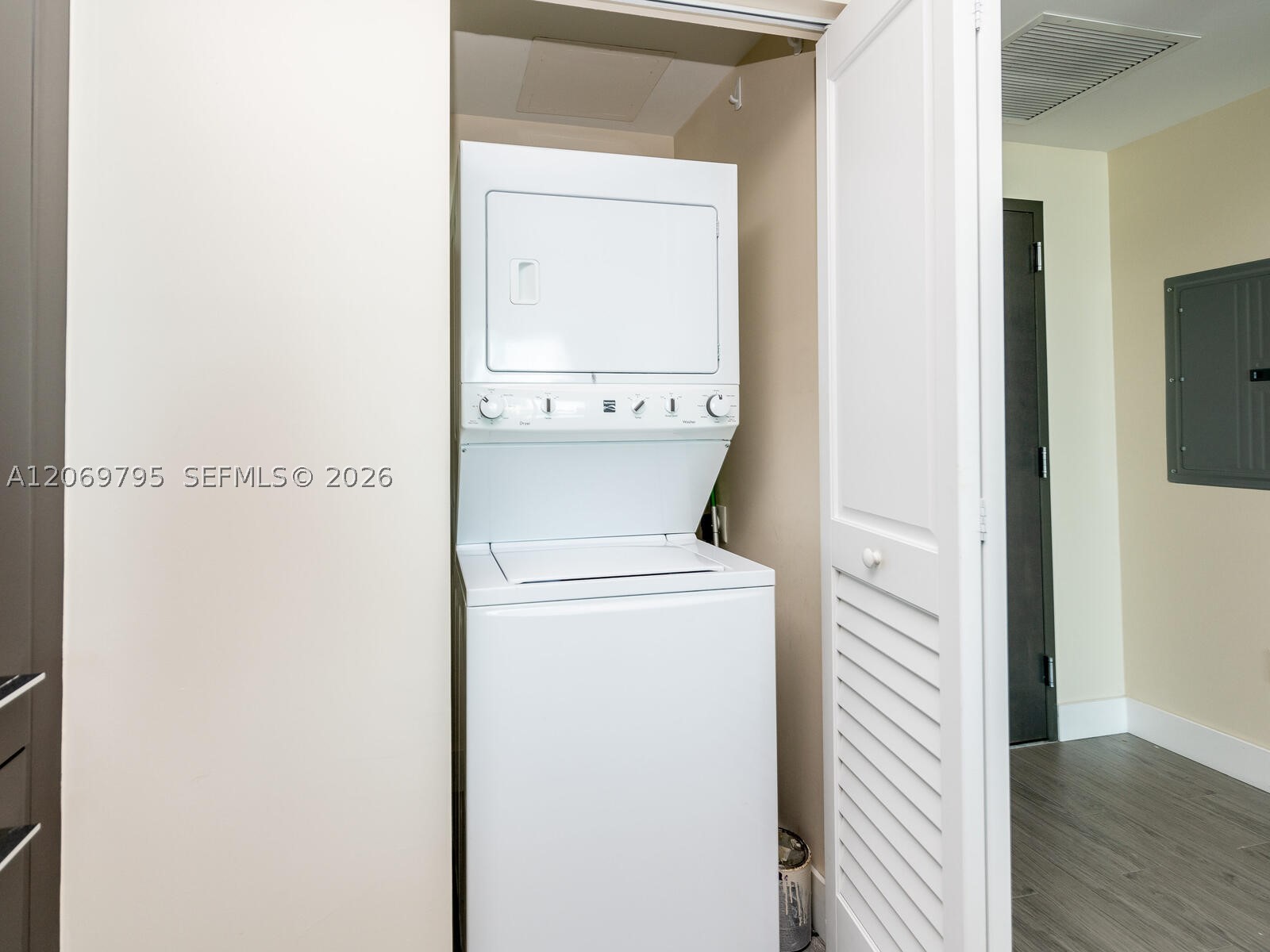 1080 Brickell Ave #2206, Miami FL 33131