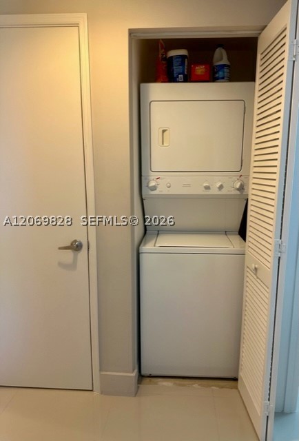 950 Brickell Bay Dr #2104, Miami FL 33131
