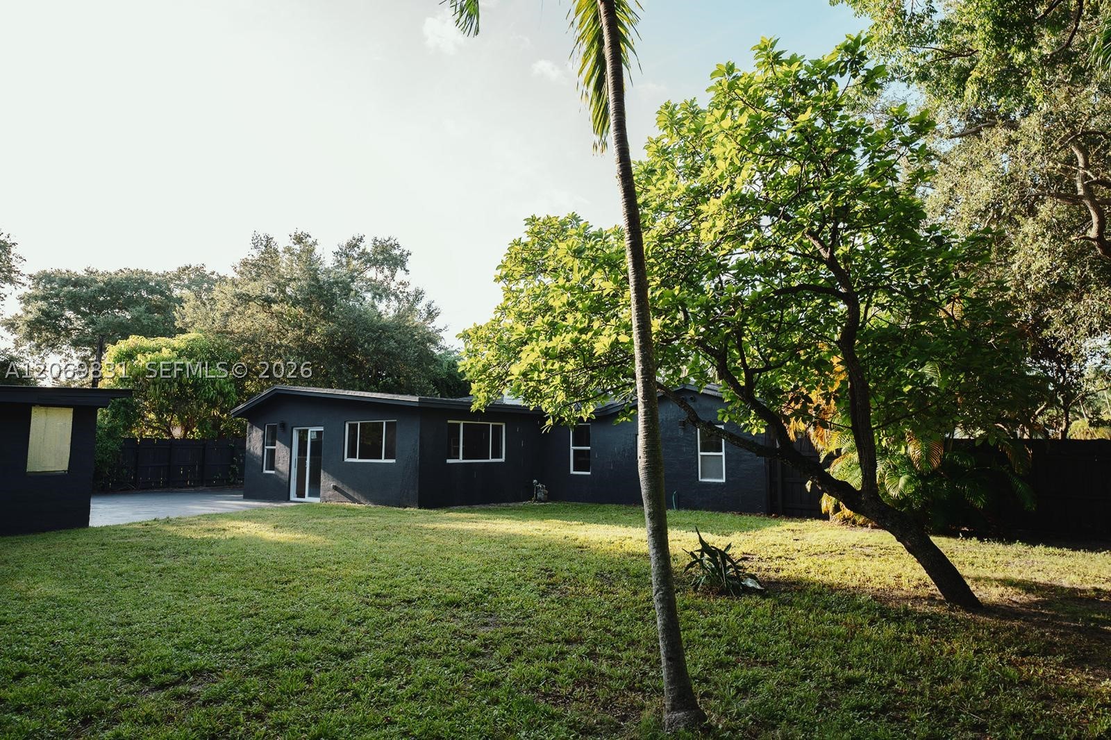 801 NE 144th St, North Miami FL 33161