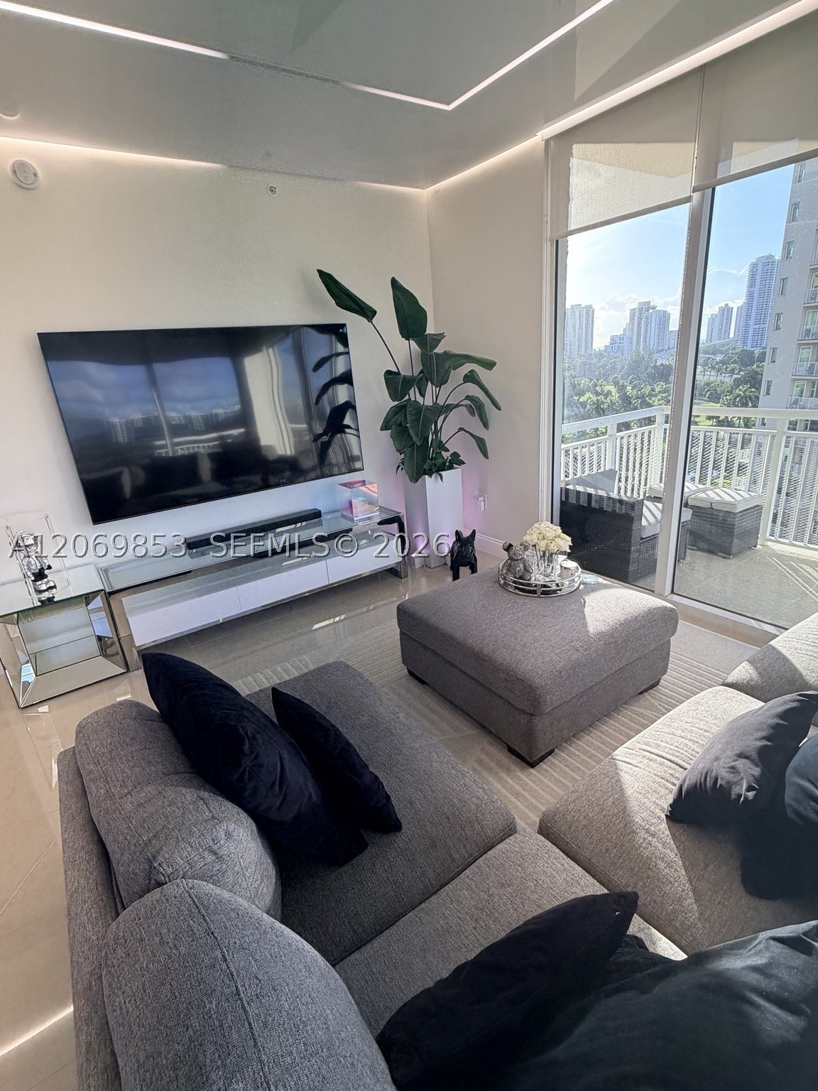 19501 W Country Club Dr #1004, Aventura FL 33180