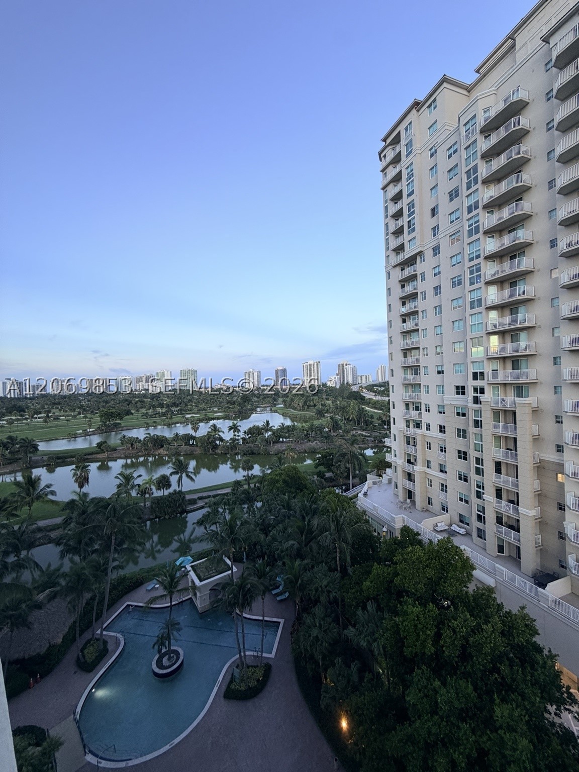 19501 W Country Club Dr #1004, Aventura FL 33180