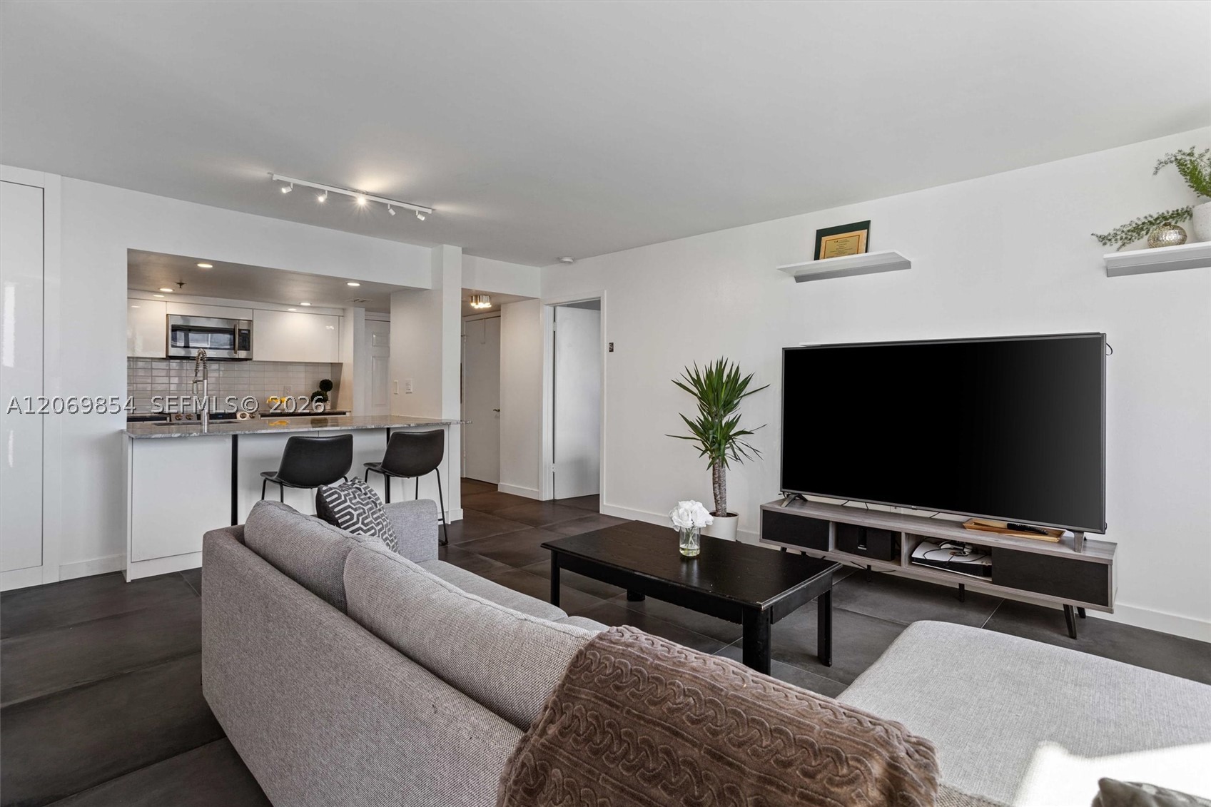 540 Brickell Key Dr #1519, Miami FL 33131