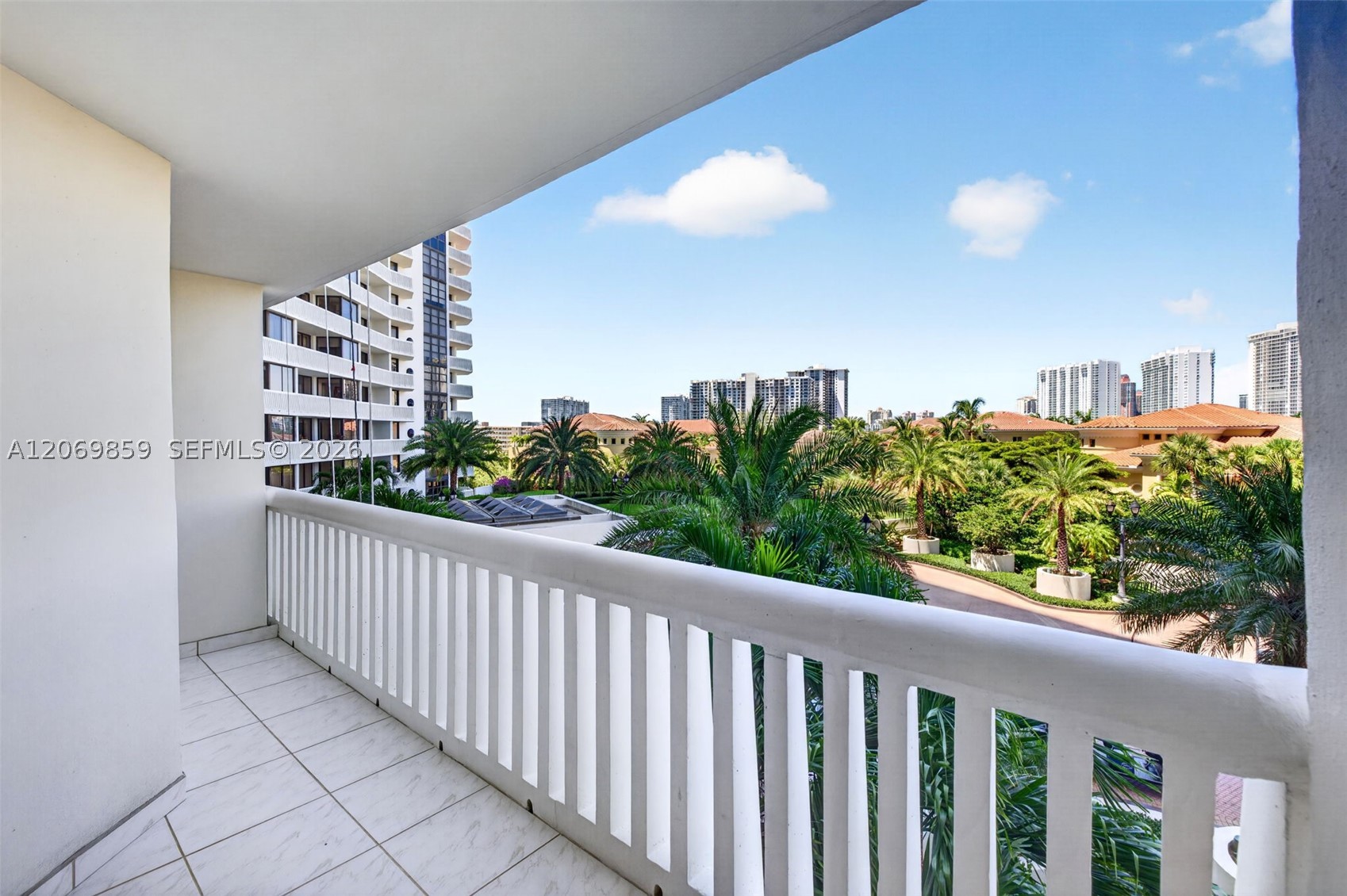 1000 Island Blvd #405, Aventura FL 33160