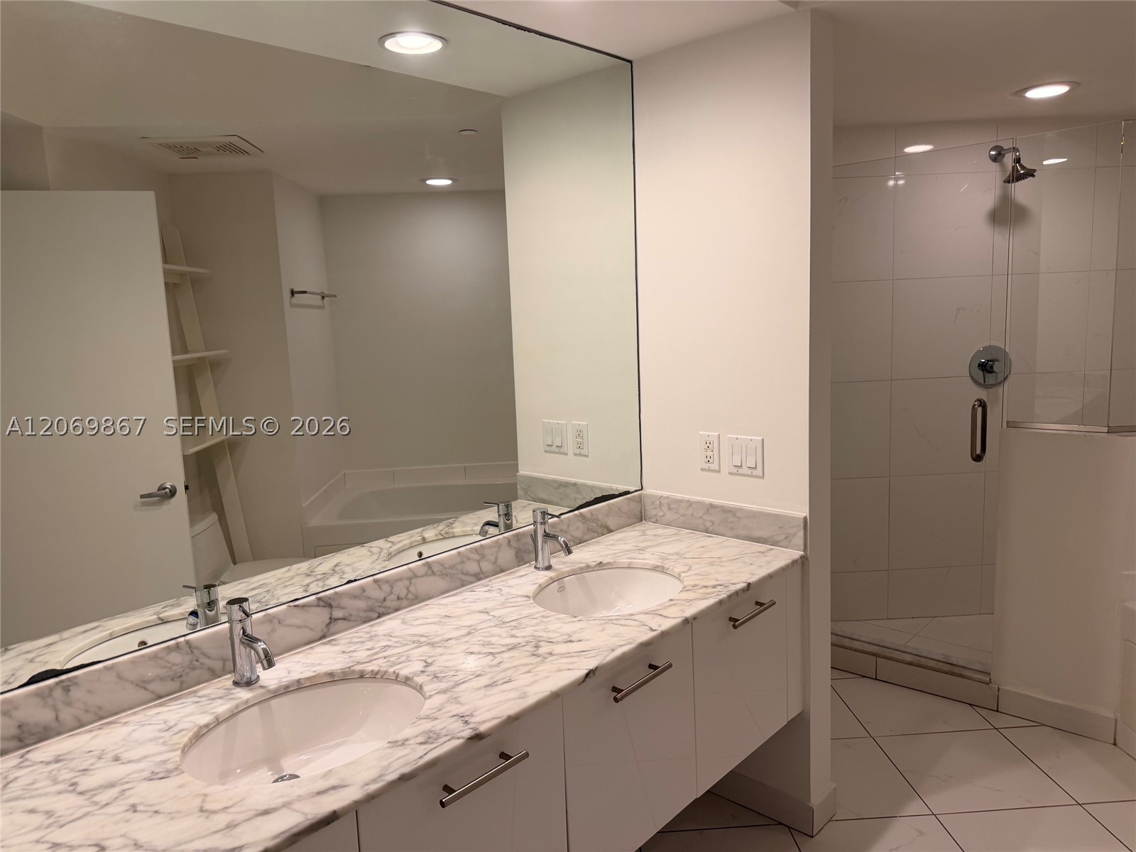 55 SE 6th St #2007, Miami FL 33131