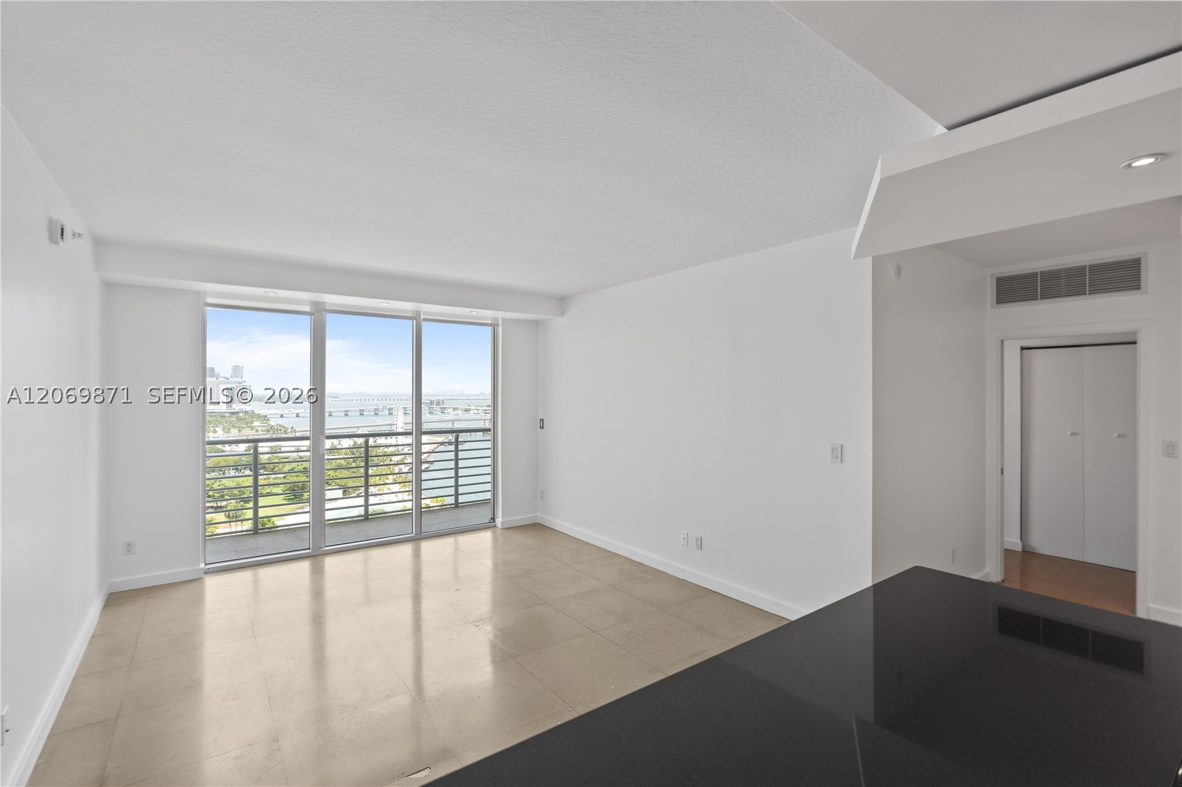 325 S Biscayne Blvd #2522, Miami FL 33131