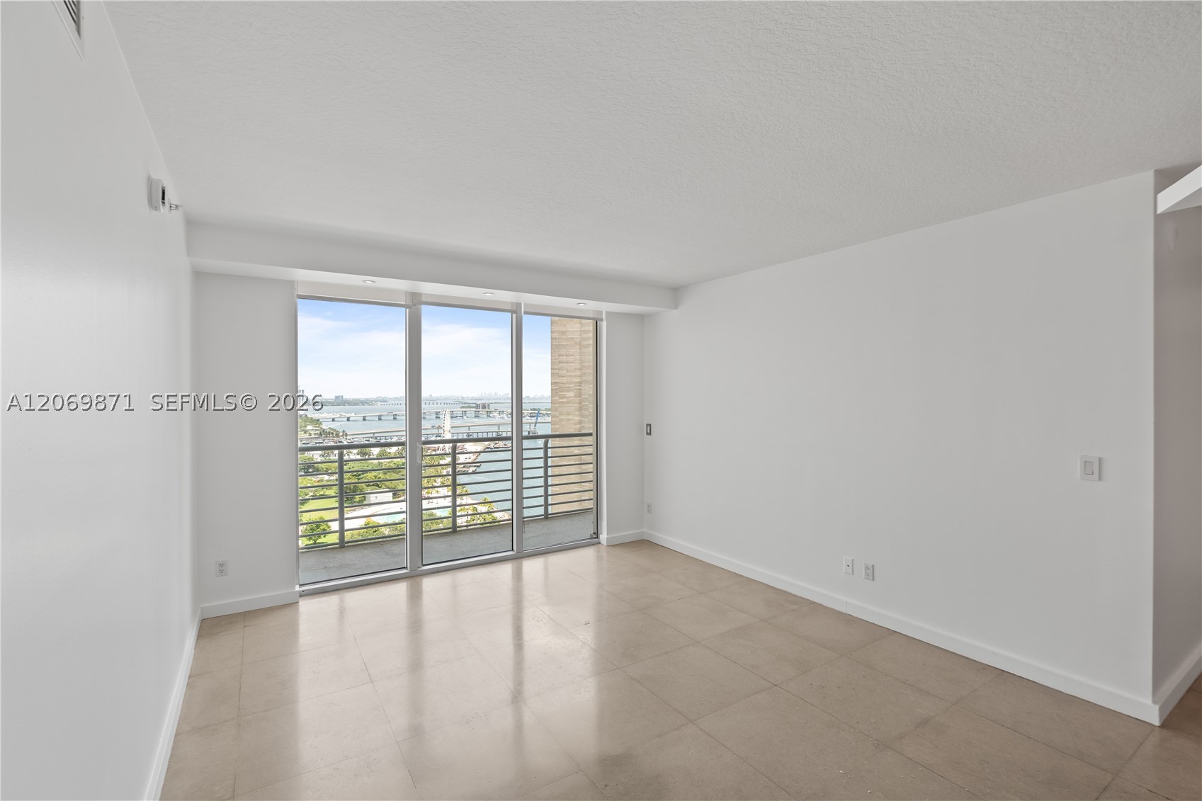 325 S Biscayne Blvd #2522, Miami FL 33131