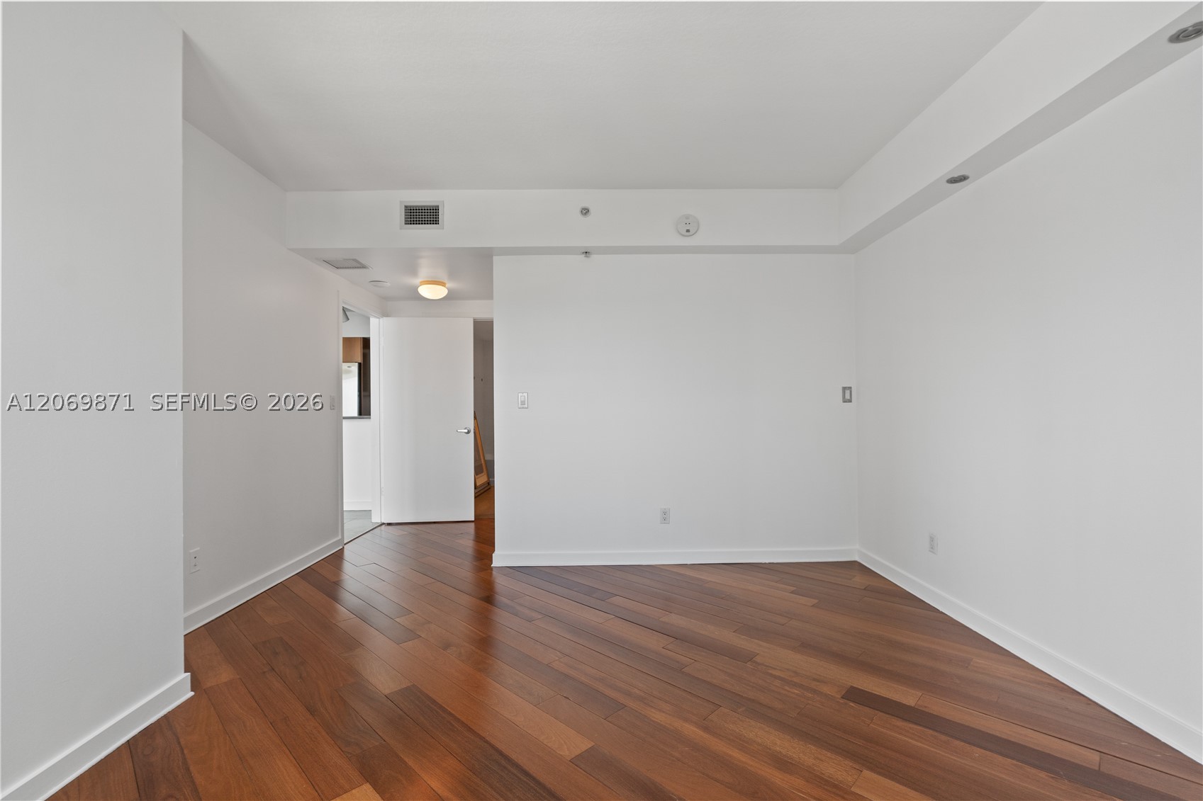 325 S Biscayne Blvd #2522, Miami FL 33131
