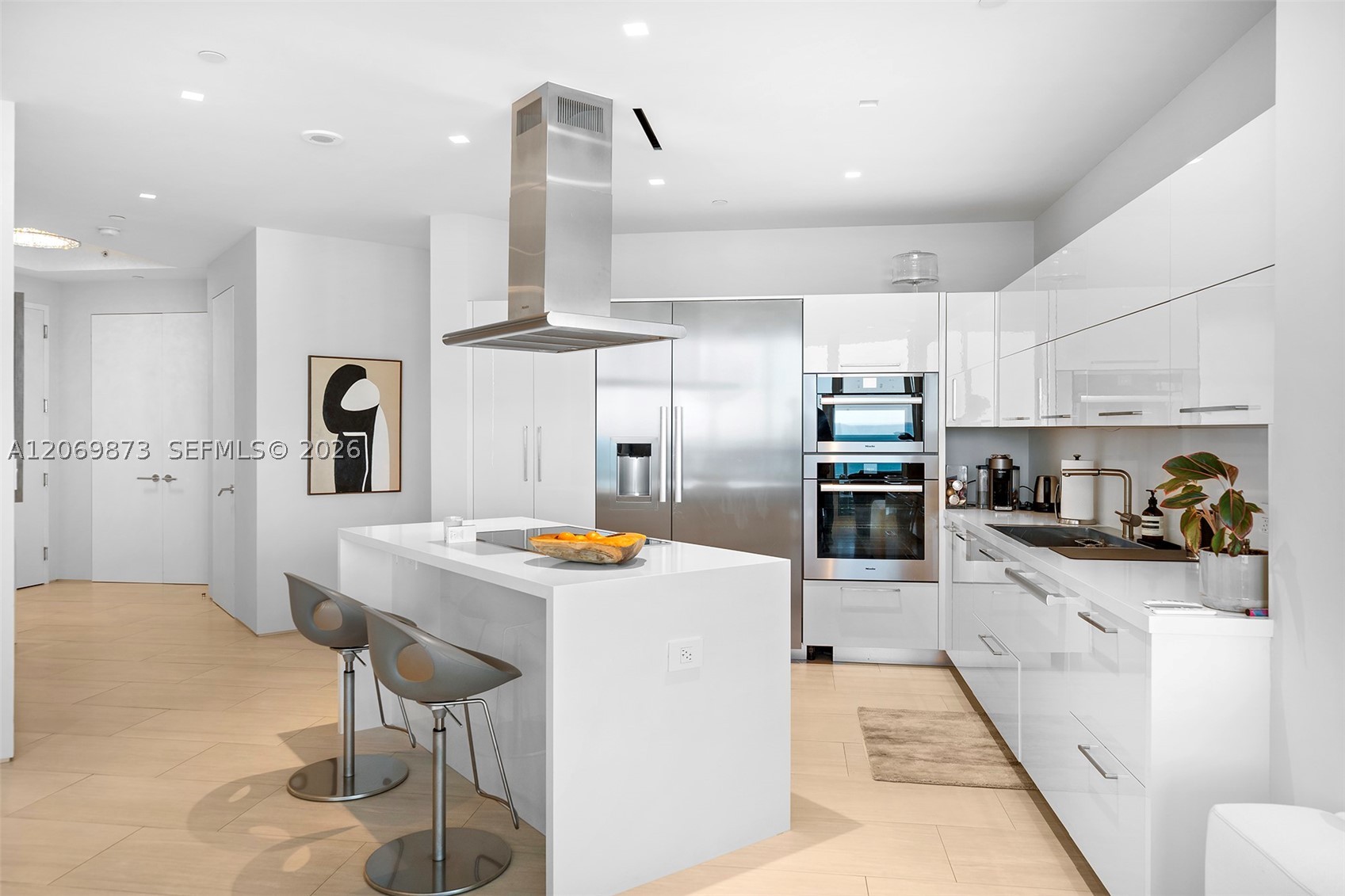 100 S Pointe Dr #1409, Miami Beach FL 33139