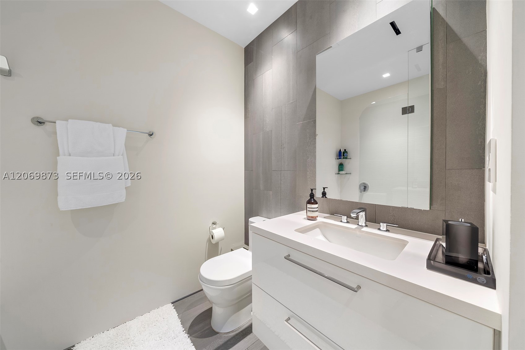 100 S Pointe Dr #1409, Miami Beach FL 33139