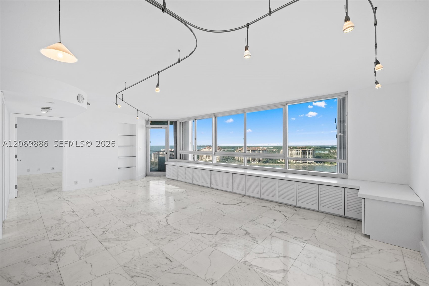 400 S Pointe Dr #1905, Miami Beach FL 33139