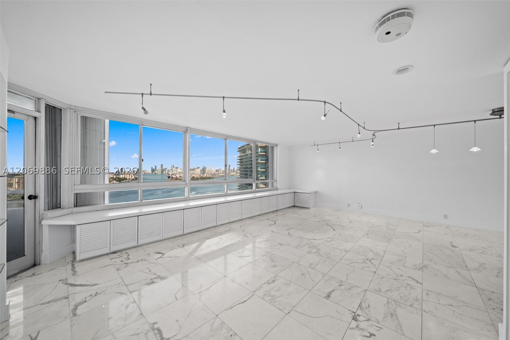 400 S Pointe Dr #1905, Miami Beach FL 33139