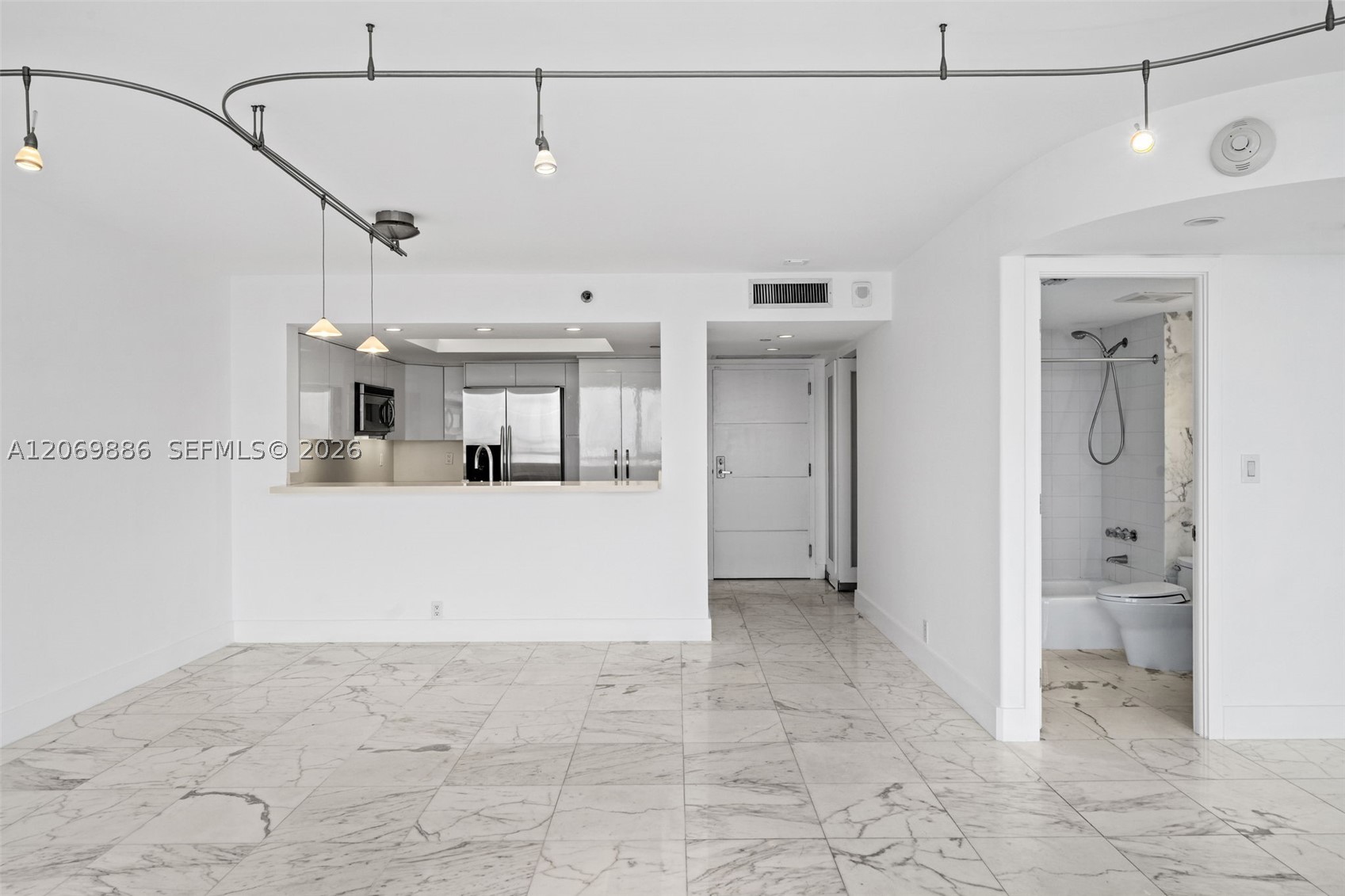 400 S Pointe Dr #1905, Miami Beach FL 33139