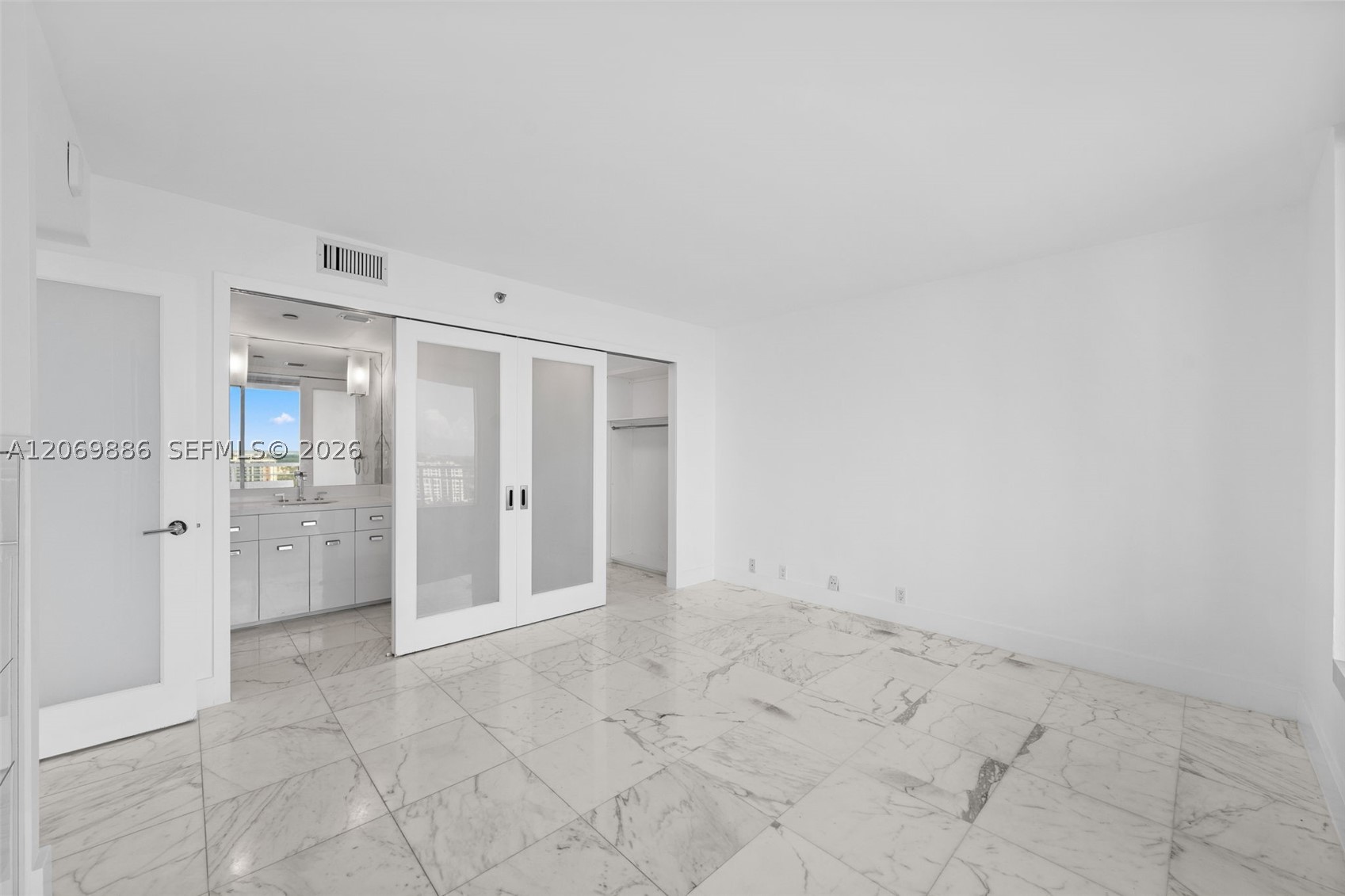 400 S Pointe Dr #1905, Miami Beach FL 33139