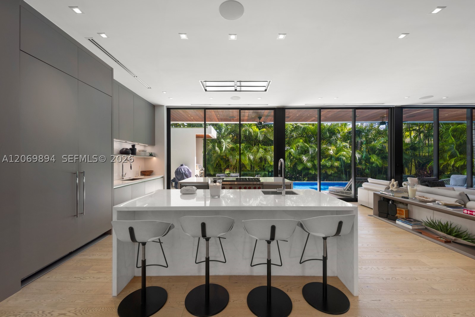 6015 N Bay Rd, Miami Beach FL 33140