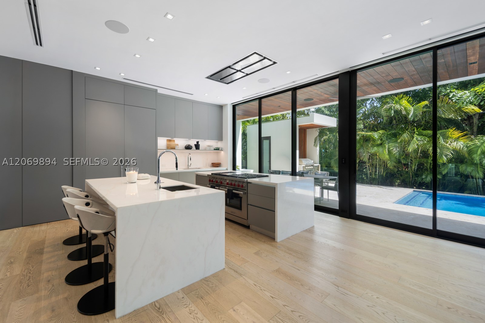 6015 N Bay Rd, Miami Beach FL 33140