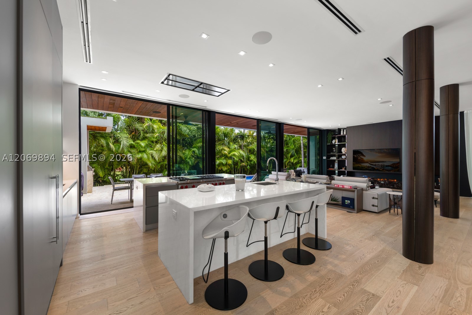 6015 N Bay Rd, Miami Beach FL 33140