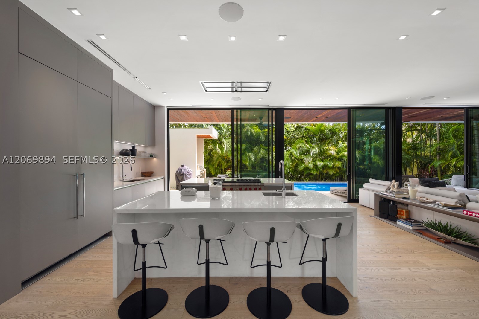 6015 N Bay Rd, Miami Beach FL 33140