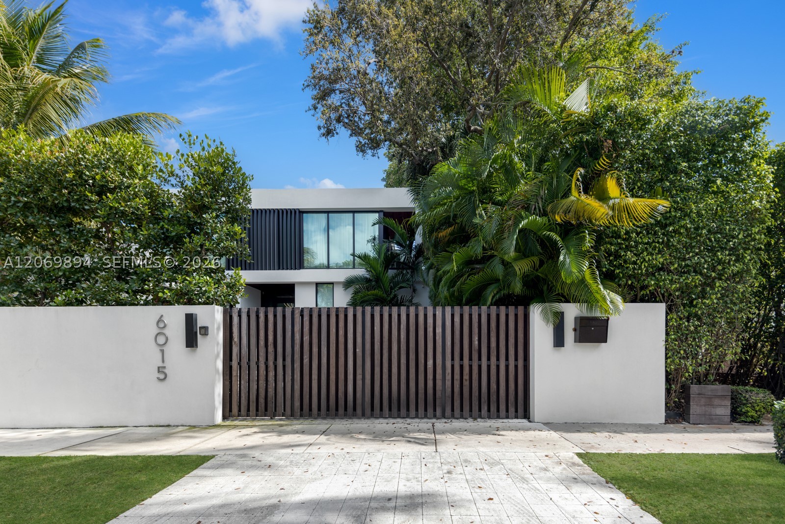6015 N Bay Rd, Miami Beach FL 33140