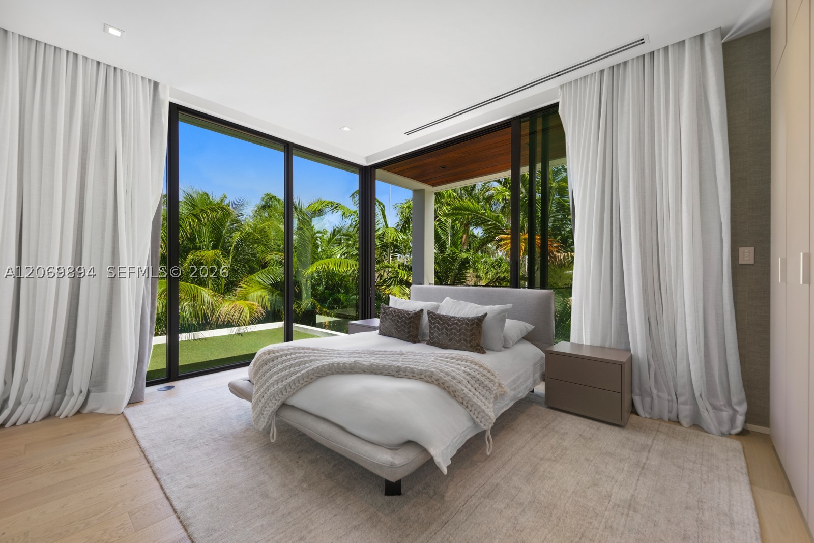 6015 N Bay Rd, Miami Beach FL 33140