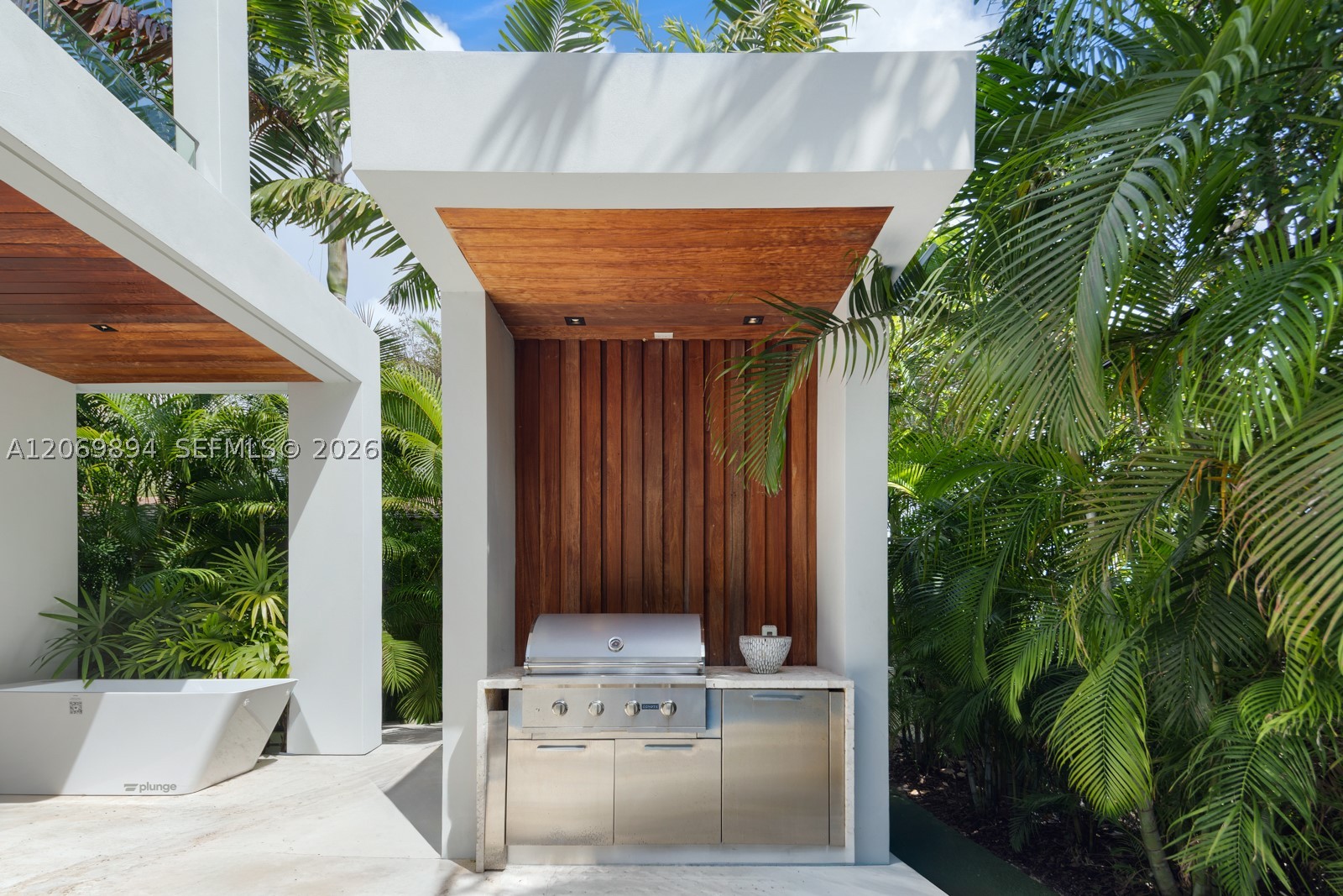 6015 N Bay Rd, Miami Beach FL 33140