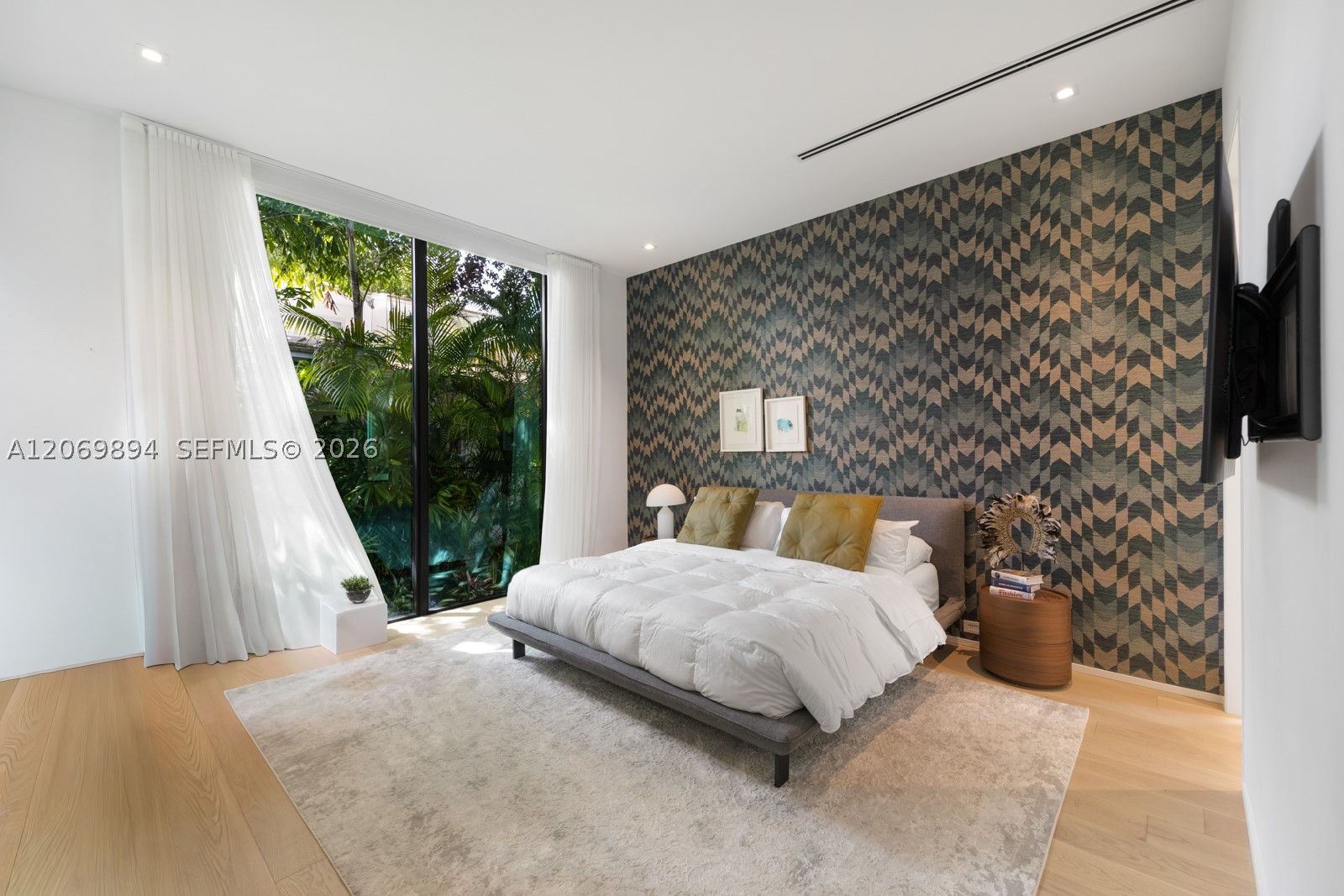 6015 N Bay Rd, Miami Beach FL 33140