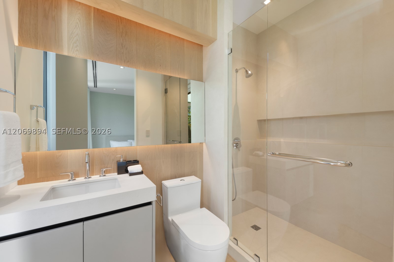 6015 N Bay Rd, Miami Beach FL 33140