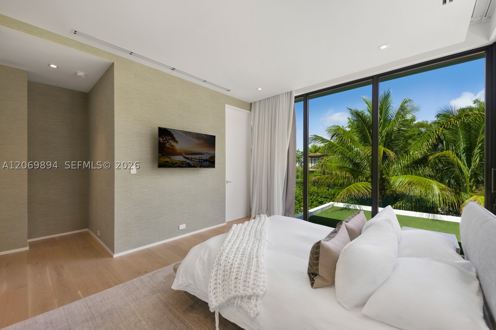 6015 N Bay Rd, Miami Beach FL 33140
