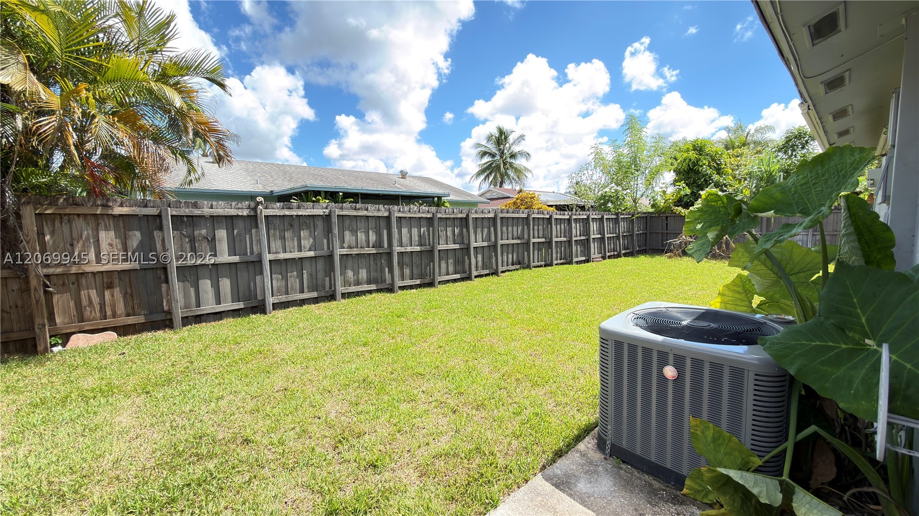 8151 SW 7th St, North Lauderdale FL 33068