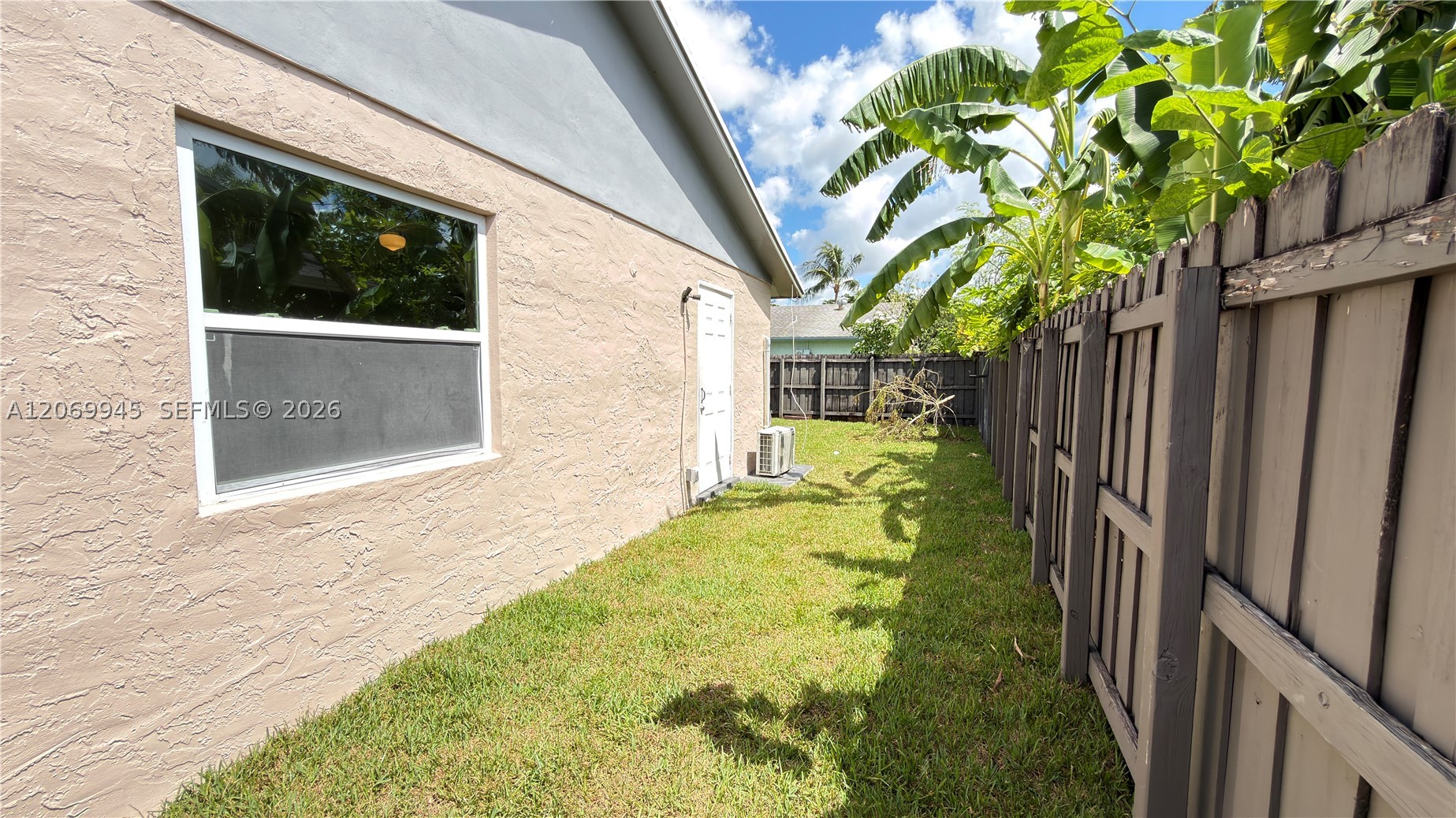 8151 SW 7th St, North Lauderdale FL 33068