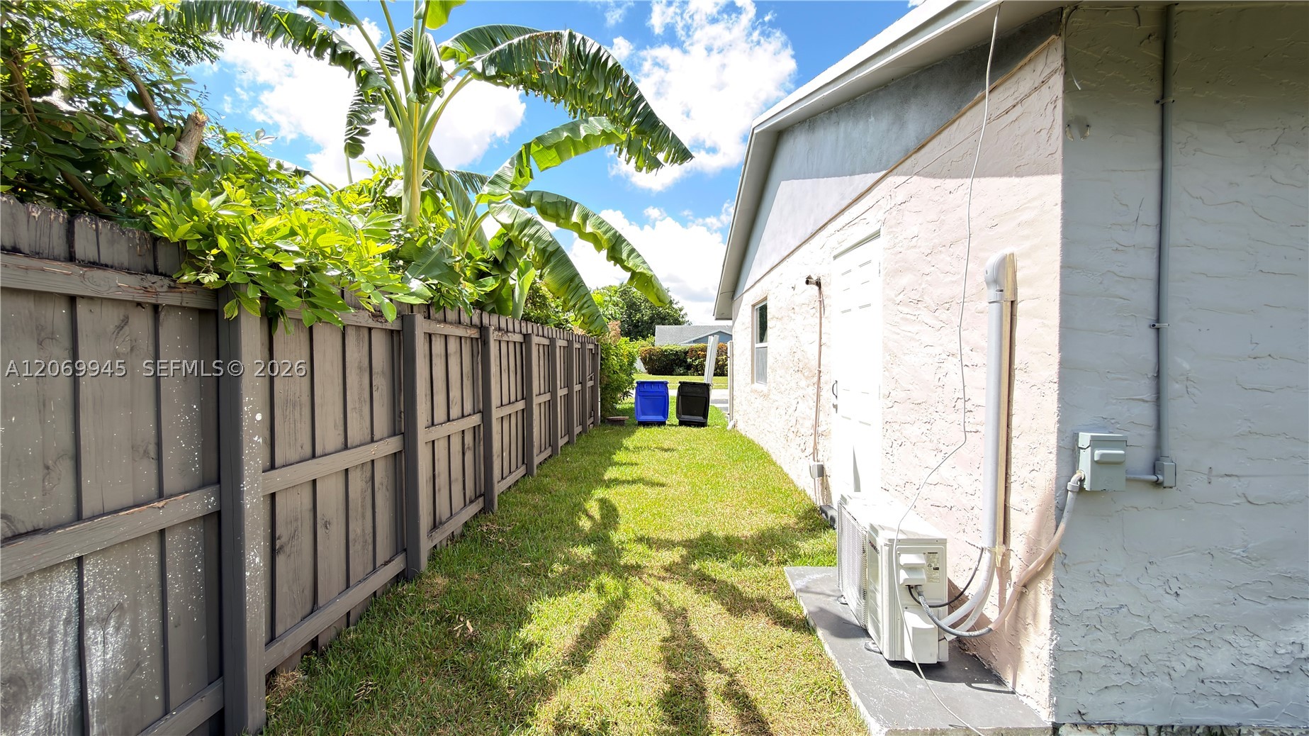 8151 SW 7th St, North Lauderdale FL 33068